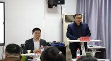 紫金传媒智库特约研究员李军为探花直播
师生作专题讲座