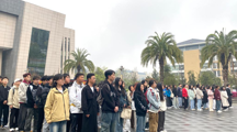 国旗下的思政课|探花直播
举行“向国旗敬礼”升旗仪式