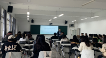 探花直播
组织2022级社会工作硕士研究生进行实习交流汇报